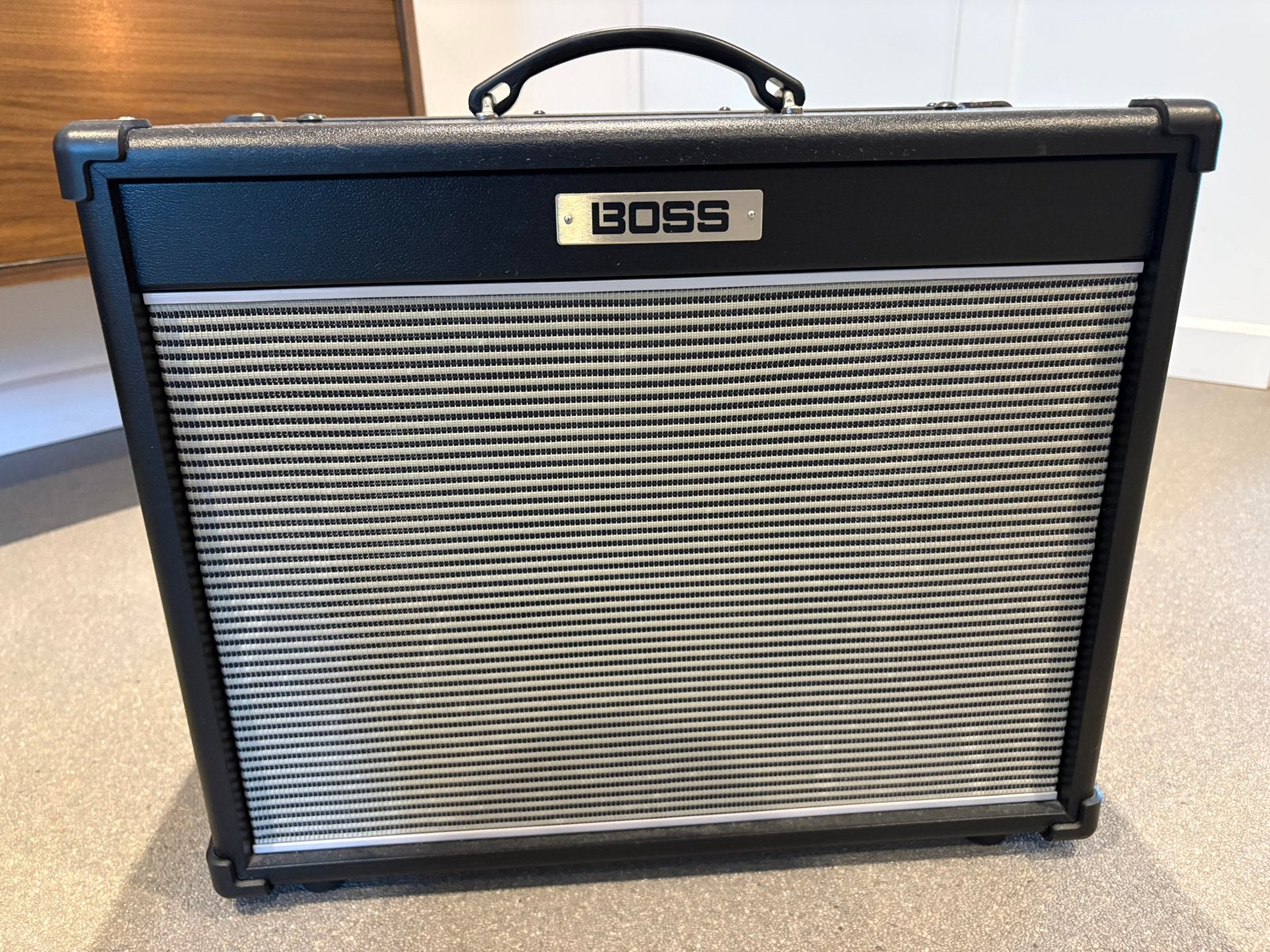 Boss Nextone Stage 40W 1x12"Gitaar Combo + Boss GA-FC Switch, Ophalen of Verzenden, Zo goed als nieuw, Gitaar, Minder dan 50 watt
