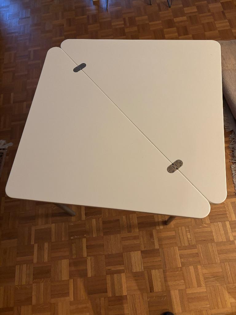 Table de cuisine carrée 83 cm / triangulaire, Enlèvement, Utilisé