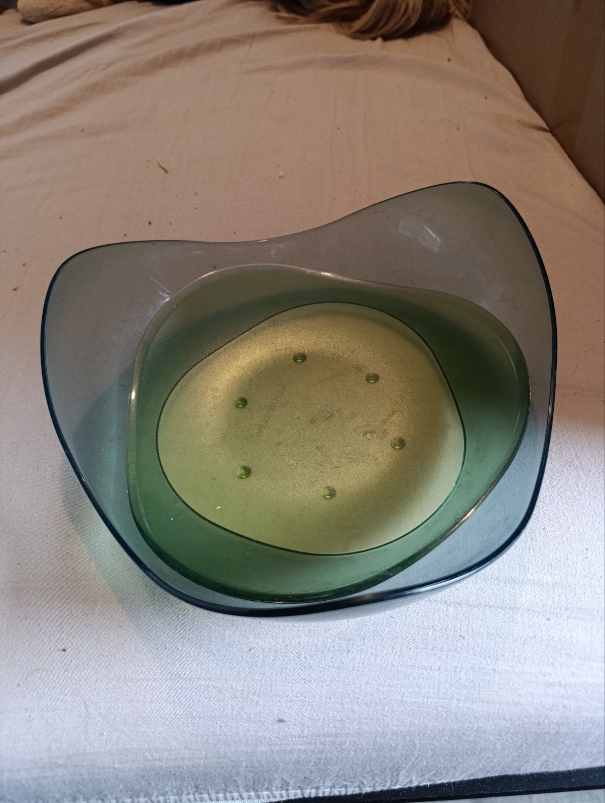 a vendre un plat à fruit, Enlèvement