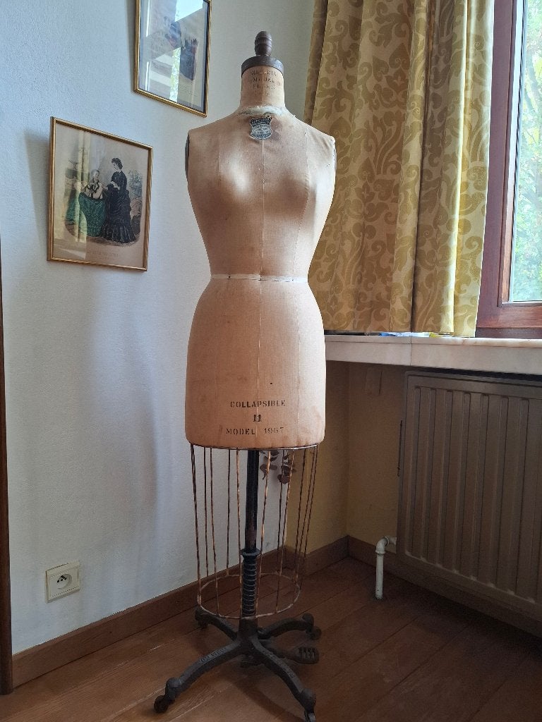 Vintage paspop Superior Model Form Model 1967op ijzeren kooi, Antiek en Kunst, Ophalen