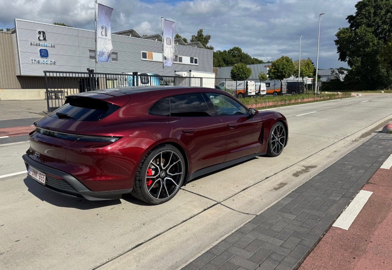 Porsche Taycan Gran Turismo, Autos, Rouge, Cuir et Alcantara, Achat, Carnet d'entretien