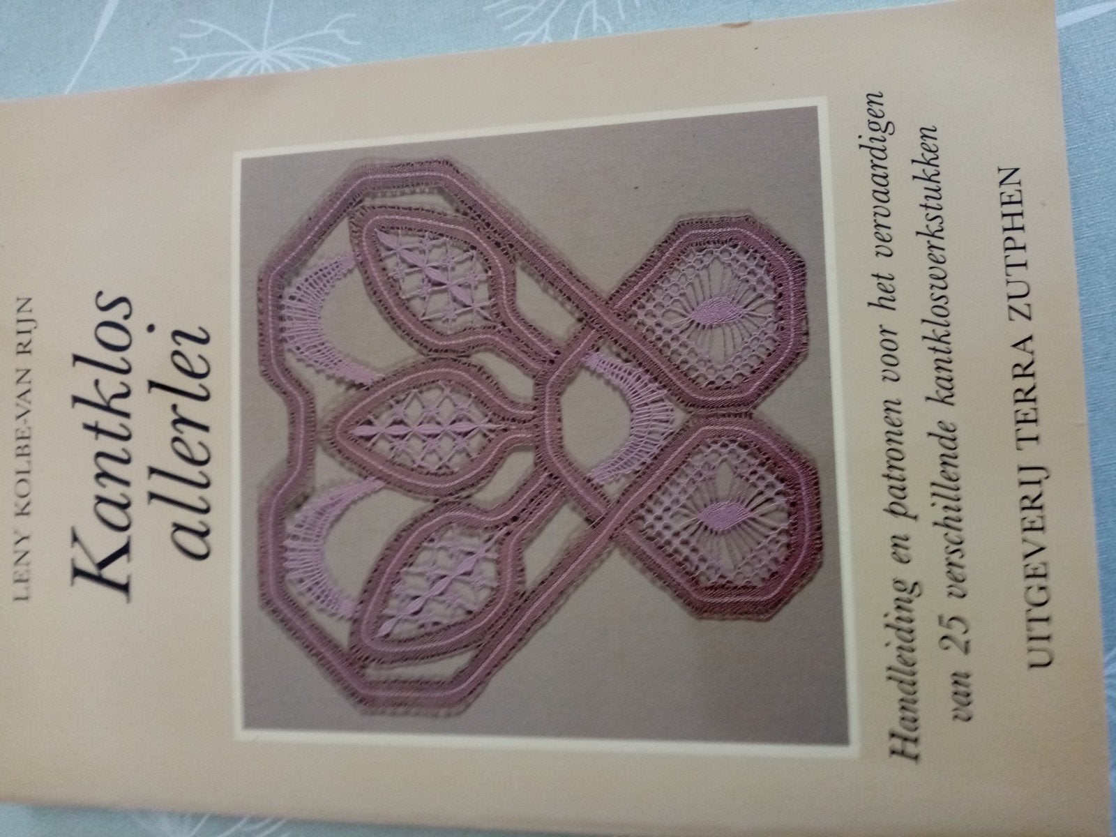 Kant boek alletlei met 25 patronen, Hobby & Loisirs créatifs, Dentelle, Enlèvement, Patrons