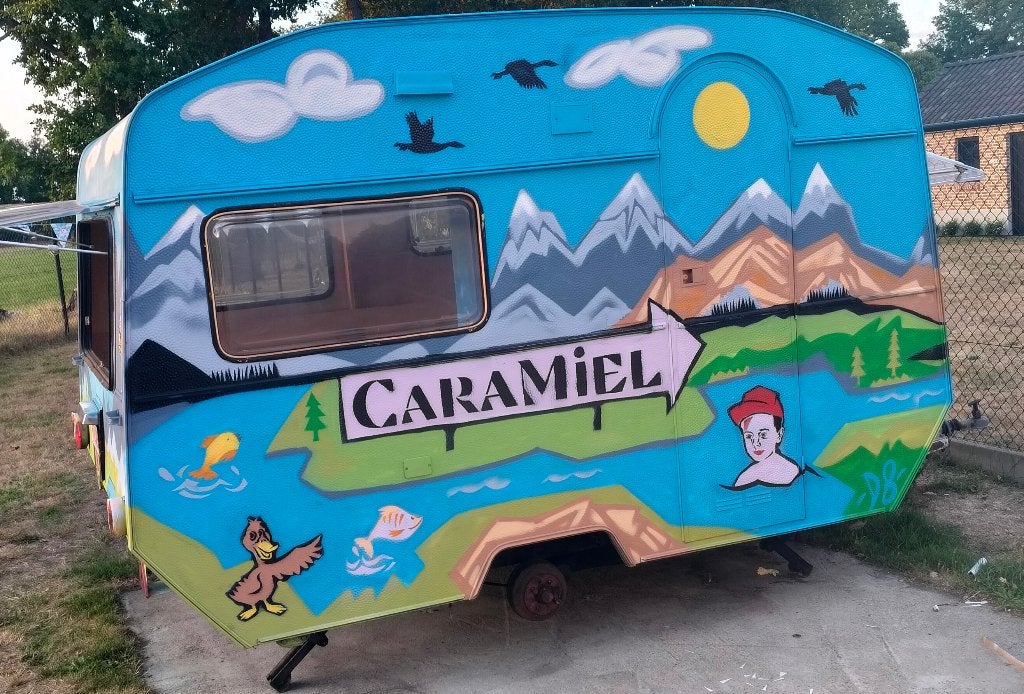 Heb je een saaie caravan,graffiti stijl, Particulier, Meer dan 6, Eifelland