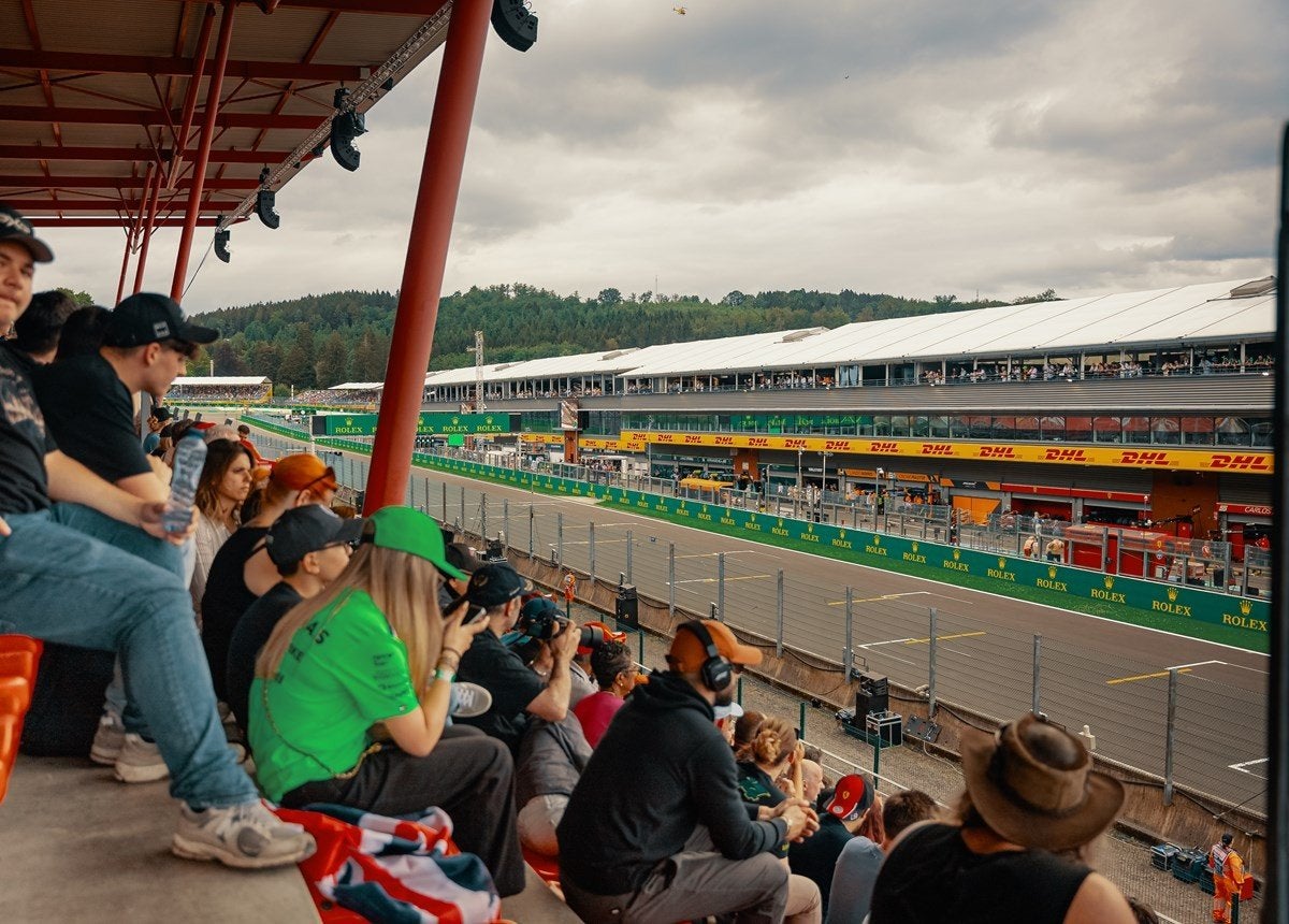 6 billets samedi et dimanche F1 Spa 2027 Gold 1, Trois personnes ou plus, Juillet