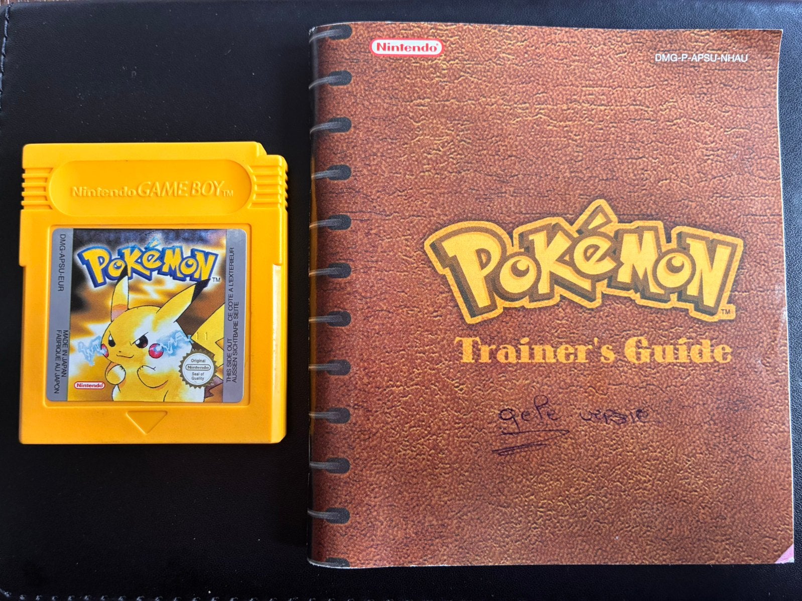 Pokemon Yellow + Trainer’s Guide, Games en Spelcomputers, Ophalen of Verzenden, Zo goed als nieuw
