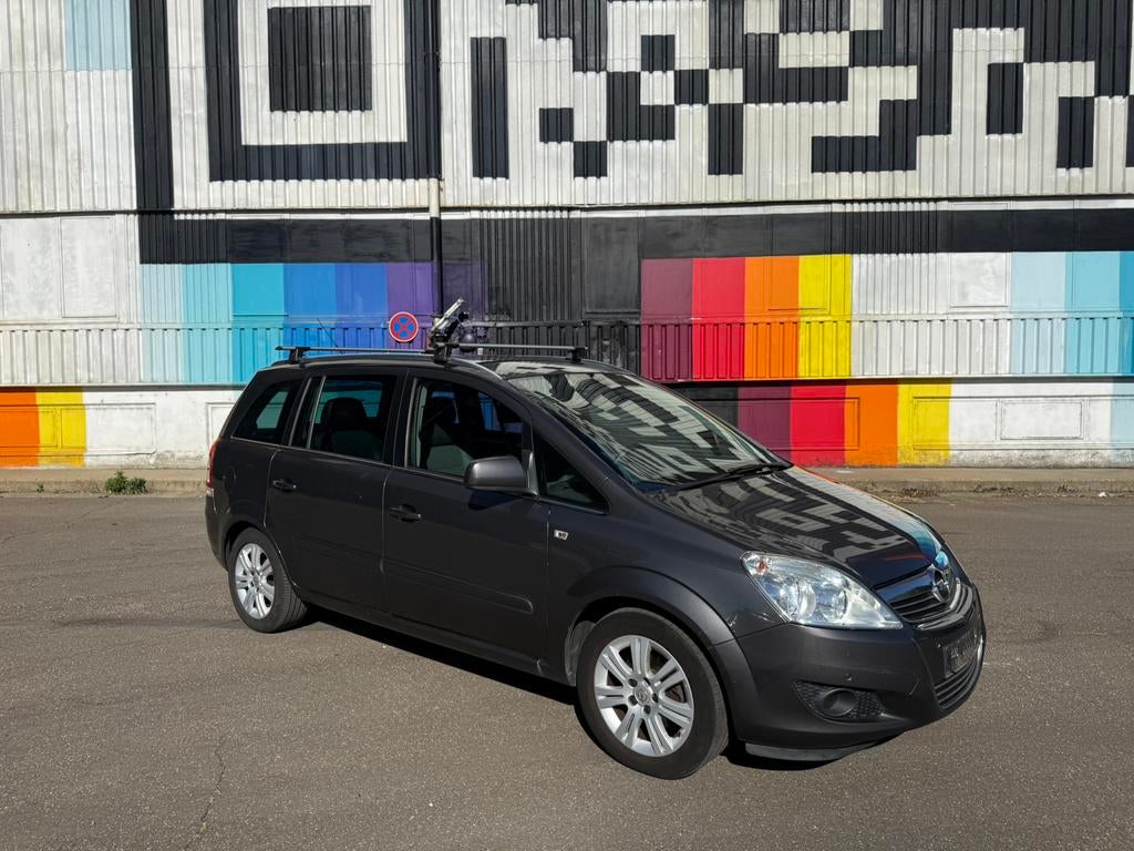 Opel Zafira 1.8 Cosmo Automatic — 7 places — 150 000 km, Achat, 7 places, Entretenue par le concessionnaire, Noir