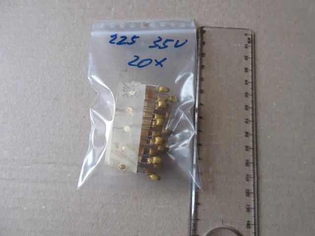 Lot de 20x condensateurs 225  35v neufs, Enlèvement ou Envoi, Neuf