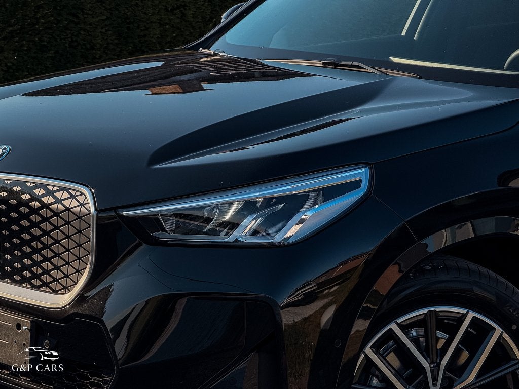 BMW iX1 eDrive20 M Sport/2026/Shadow Line/Alcantara/Camera, Autos, 1940 kg, Achat, Entreprise, Noir