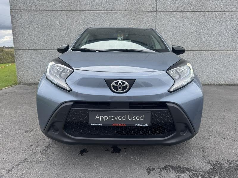 Toyota Aygo X 1.0Ess. AUTO CVT play avec seulement 25 881 km, Achat, 998 cm³, Noir, 5 portes