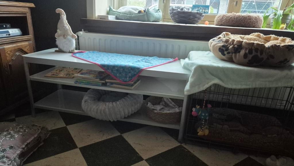 Bijzet tafeltje / kastje ., Huis en Inrichting, Woonaccessoires | Dienbladen, Ophalen
