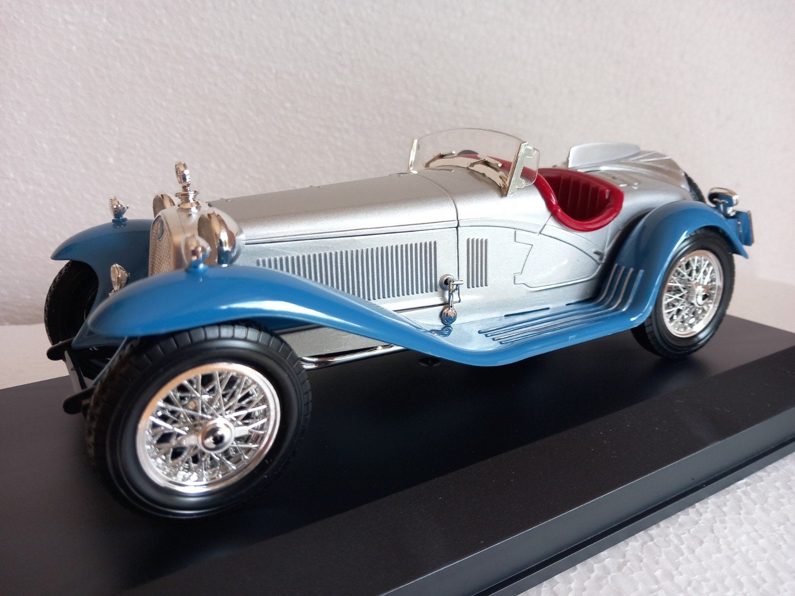 ALFA ROMEO. 8C SPIDER TOURING 1932 . BURAGO 1/18, Enlèvement ou Envoi, Burago
