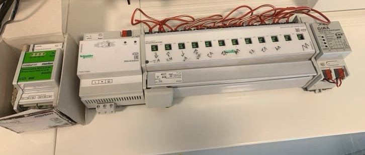 KNX/EIB schakelactor, voeding, binaire ingang, lijnkoppelaar, Doe-het-zelf en Bouw, Ophalen of Verzenden, Zo goed als nieuw, Gira