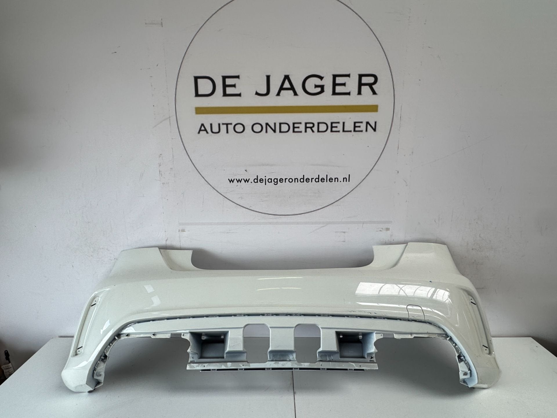 Pare-chocs arri re Mercedes Classe A AMG W176 A1768852225, Pare-chocs, Mercedes-Benz, Utilisé, Mercedesstrasse 120
70372  Stuttgart, DE