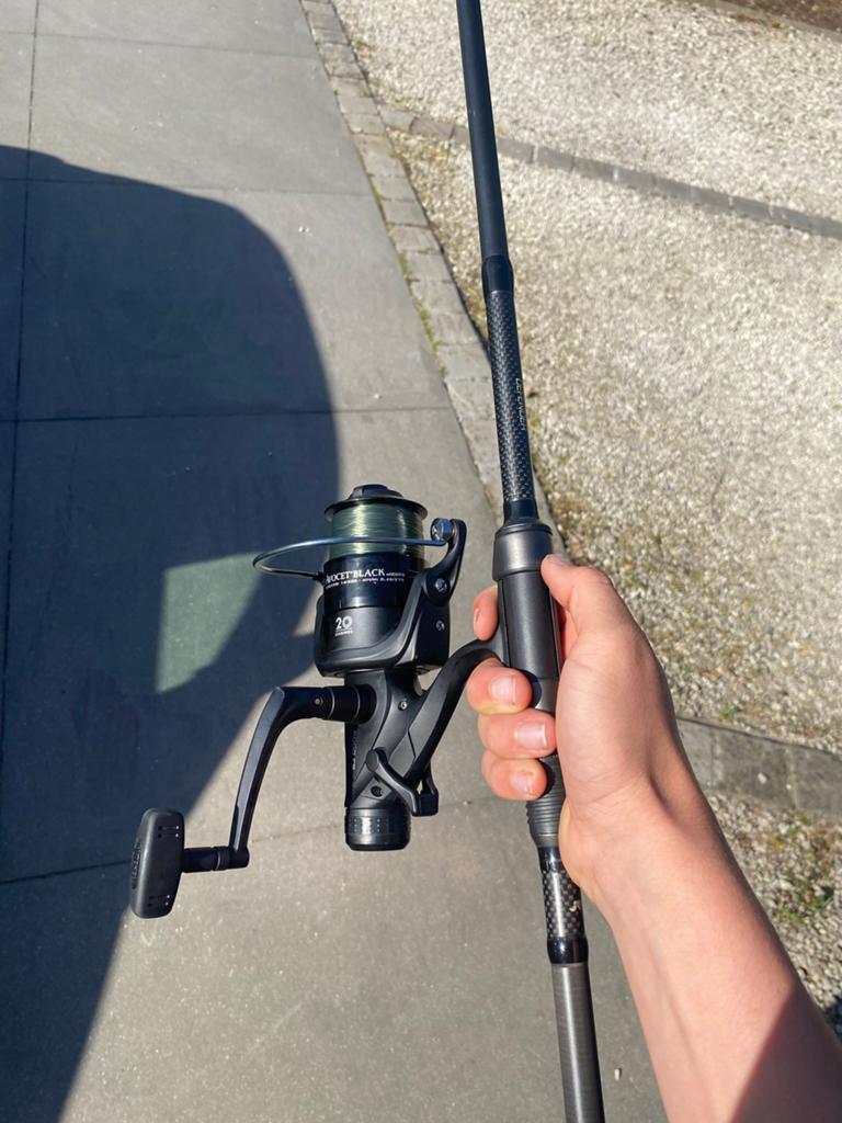 JRC Defender hengel 10 fr 3lb en een Mitchell Avocet Black, Ophalen, Zo goed als nieuw, Complete set