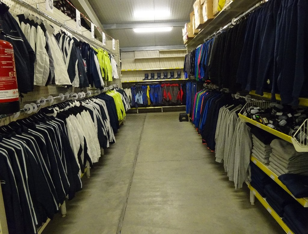 NIEUW Partijtje van 90 Trainingspakken Voor Heren en Dames, Kleding | Heren, Heren-kledingpakketten, Ophalen, Nieuw, Overige maten