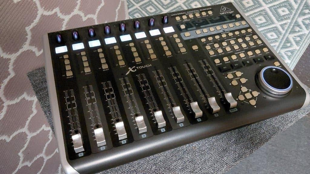 TABLE MIXAGE STUDIO BEHRINGER XTOUCH, Musique & Instruments, Enlèvement ou Envoi, Comme neuf, 5 à 10 canaux