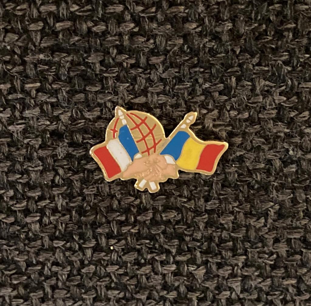 PIN - DRAPEAU - FRANCE - ROUMANIE - FRANKRIJK - ROEMENIË, Envoi, Utilisé, Ville ou Campagne, Insigne ou Pin's