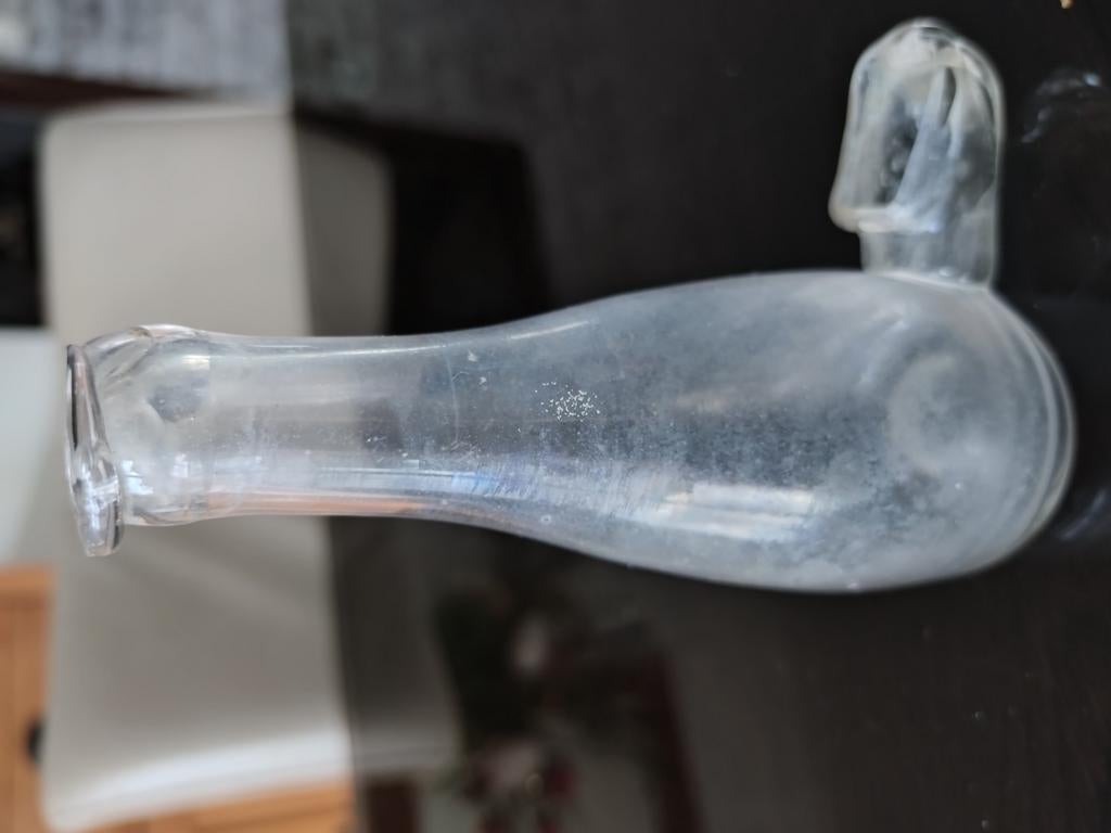 Heel oud drink flesje in glas, Dieren en Toebehoren
