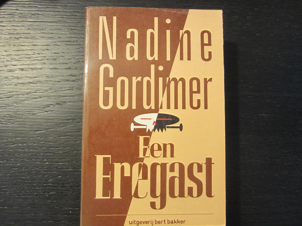 Een eregast  -Nadine Gordimer-, Enlèvement ou Envoi