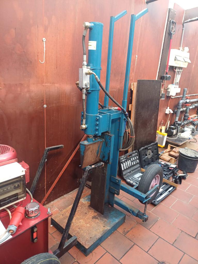 Fendeuse à bois 9T + groupe électrique, Enlèvement, Comme neuf