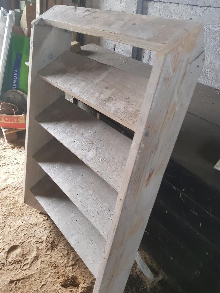 decoratieve kleine houten trap, Ophalen