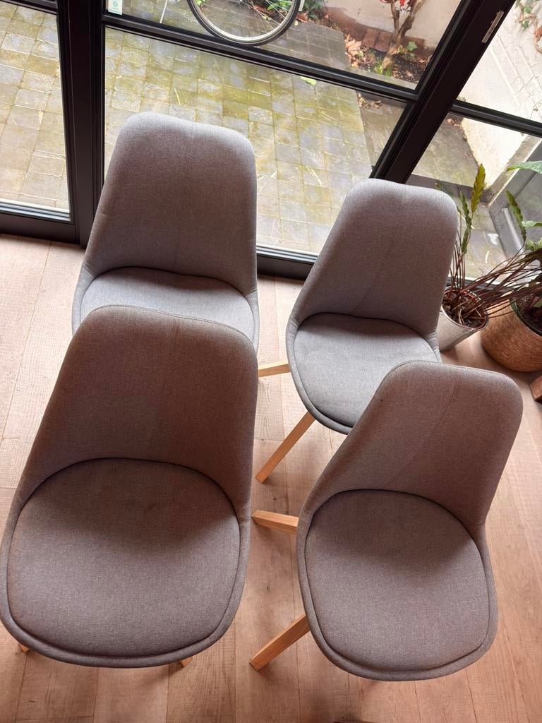 Lot de 4 chaises design scandinave – Très bon état, Gris, Enlèvement, Utilisé, Autres matériaux