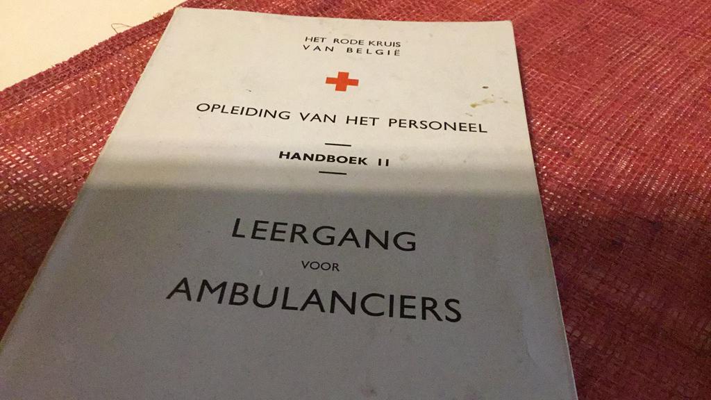 3oude boekjes handleiding van het rode kruis, Auto diversen, Ophalen of Verzenden