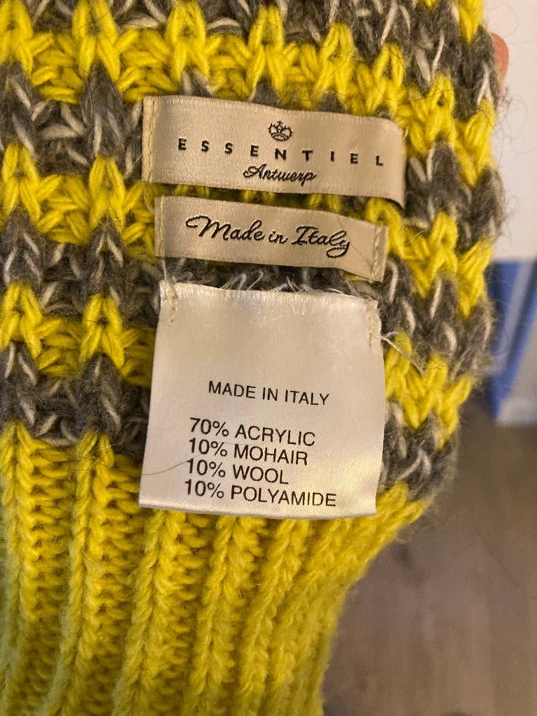 Warme sjaal Essentiel, Essentiel Antwerp, Ophalen of Verzenden, Zo goed als nieuw, Sjaal
