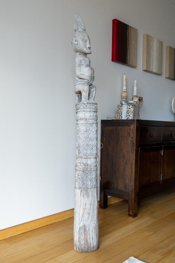 Statue totem indonésienne unique en bois dur (155 cm), Enlèvement