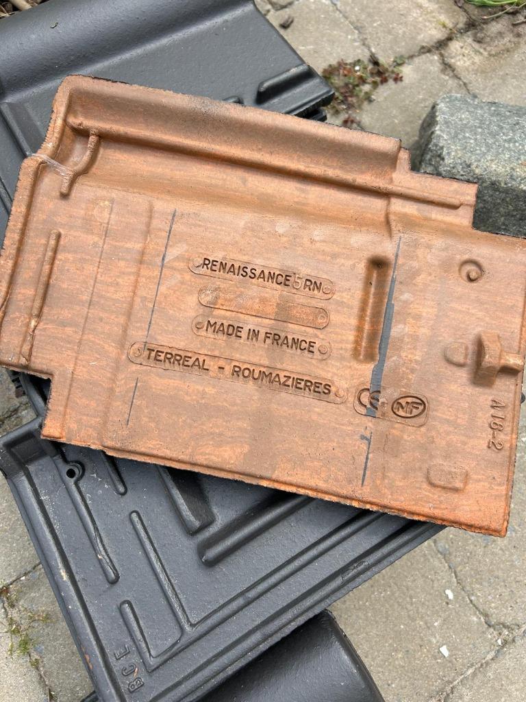 Zwarte dakpannen, Pierre ou Argile, Enlèvement, Noir, Moins de 5 m²