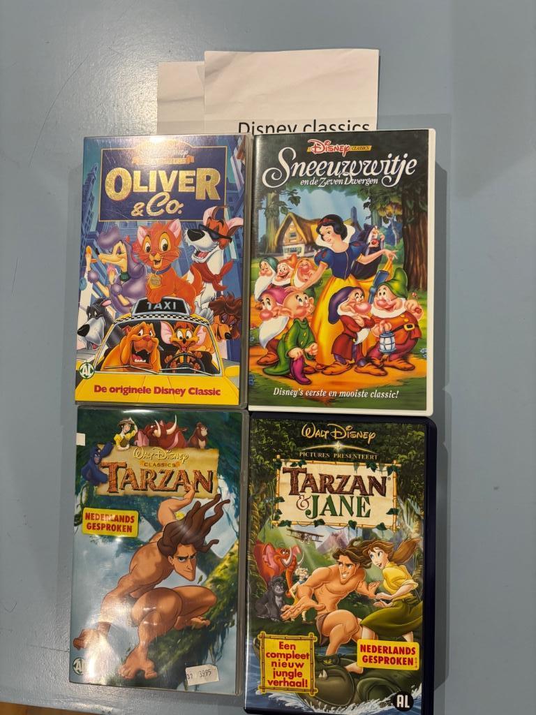 Disney videobanden classics VHS sneeuwwitje + Tarzan Jane, Tekenfilm, Alle leeftijden, Ophalen of Verzenden, Zo goed als nieuw