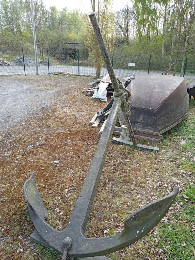 Grande ancre de bateau, Enlèvement