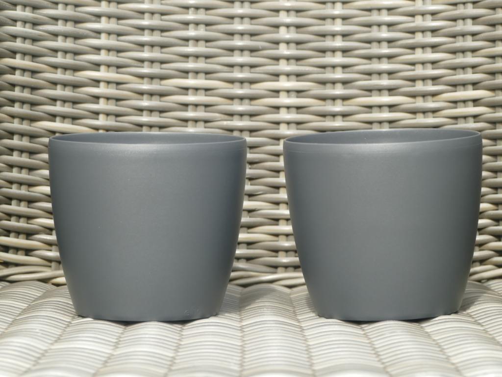 2 bloempotten cachepots, Kunststof, Rond, Ophalen of Verzenden, Zo goed als nieuw
