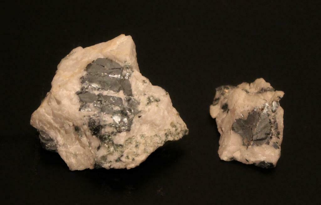 2 petits morceaux de chlorite, Enlèvement ou Envoi, Minéral