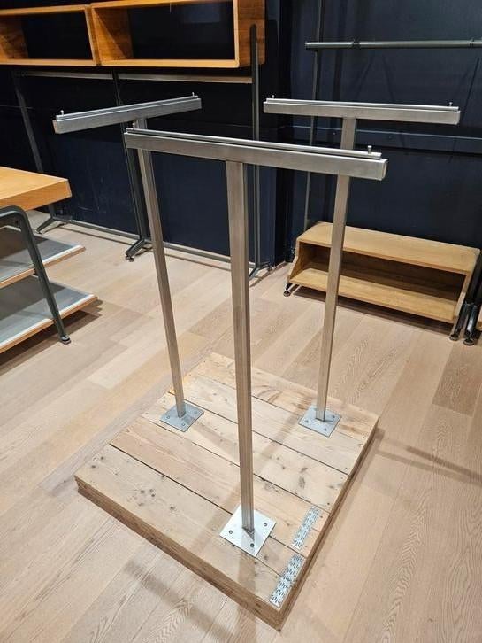 Eenvoudig demonteerbare kledingrekken., Zakelijke goederen, Ophalen