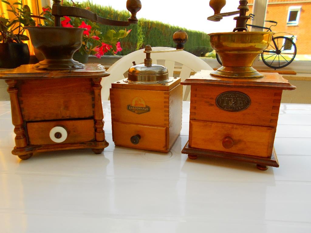 Lot de 3 moulins à café anciens, Antiquités & Art, Antiquités | Ustensiles de cuisine, Enlèvement
