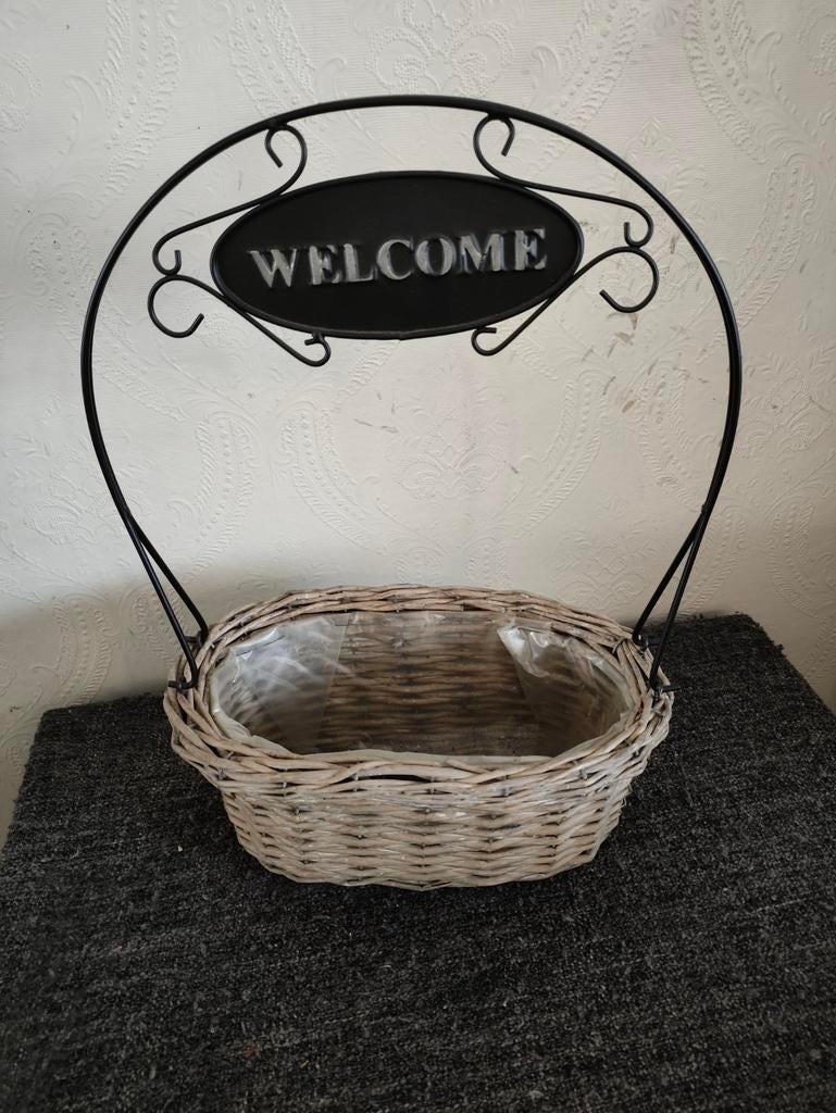 rieten plantenmand met bordje welcome, Tuin en Terras, Ophalen, Zo goed als nieuw