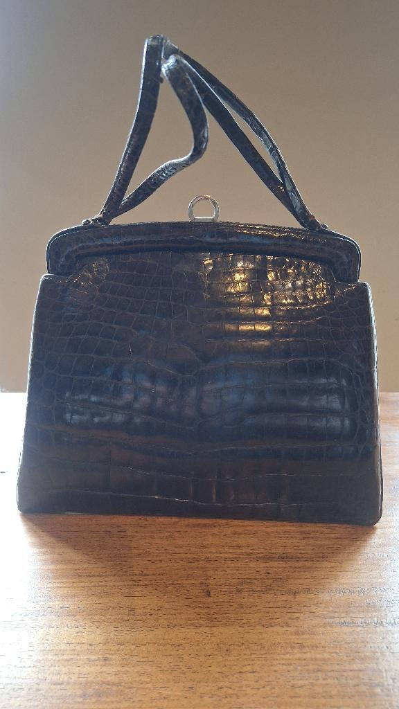 dames handtas donkerbruin - soms zwarte schijn - oud model, Handtassen en Accessoires, Tassen | Damestassen, Ophalen of Verzenden