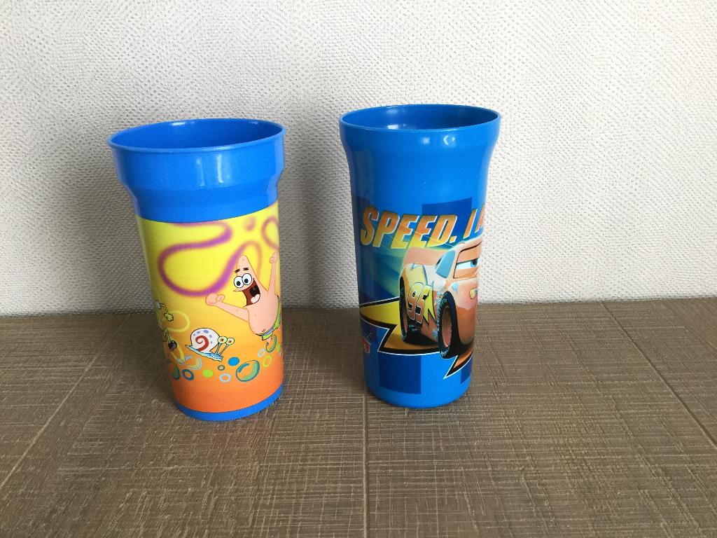 2 drinkbekers SpongeBob en Cars, Kinderen en Baby's, Ophalen of Verzenden, Zo goed als nieuw, Overige typen