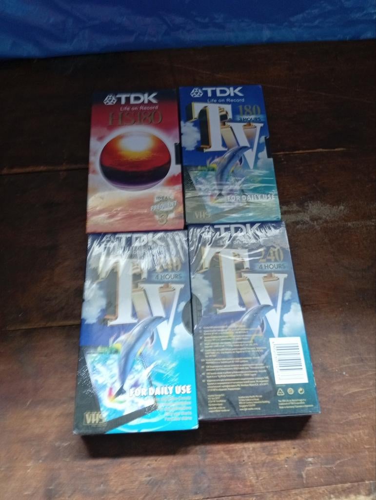 Lot de 4 cassettes VHS neuve, Comme neuf