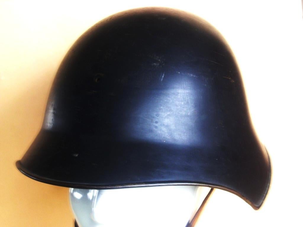 Casque suisse modèle 18/40 pompier des arsenaux militaires, Verzenden, Landmacht, Helm of Baret