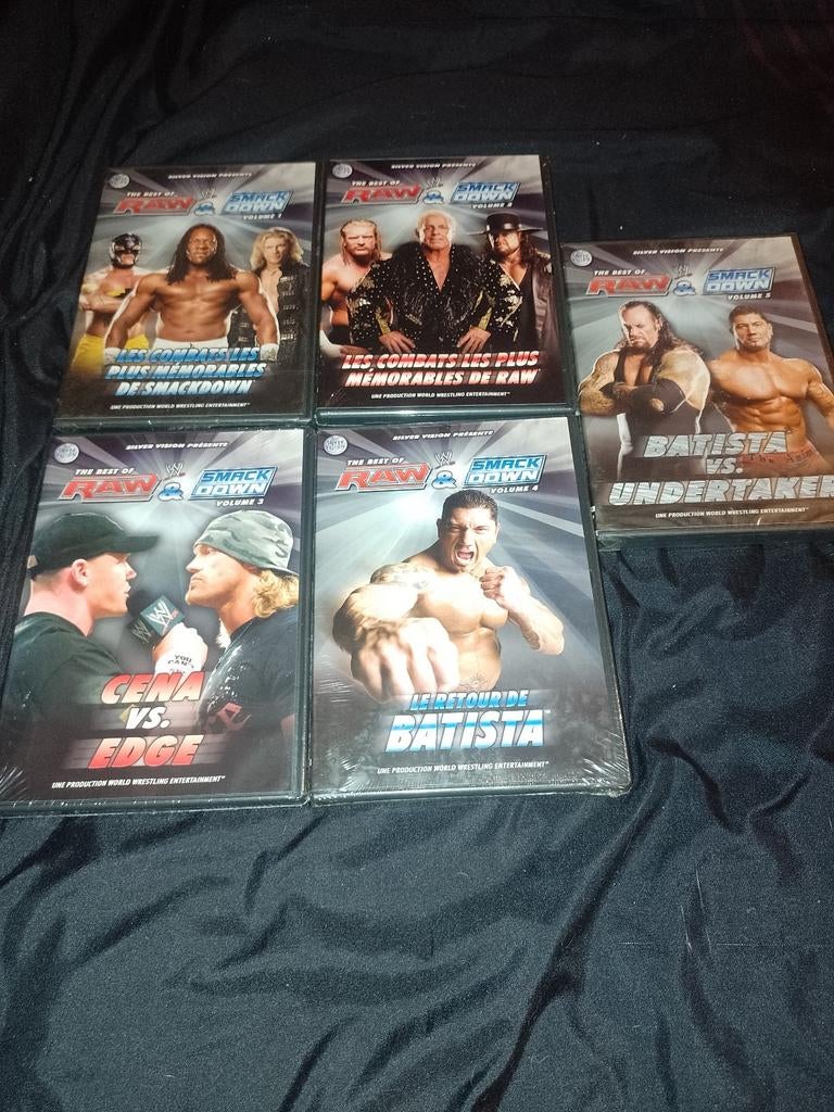 A vendre lot de 5 DVD collection Catch Raw et Smack Down, Tous les âges, Enlèvement ou Envoi, Neuf, dans son emballage, Autres types