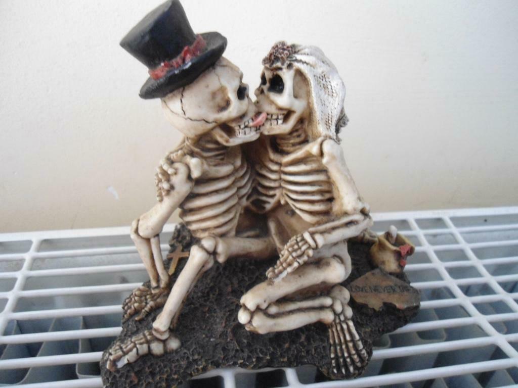 Petite Statuette insolite en Résine .Excellent état. Envoi P, Enlèvement ou Envoi