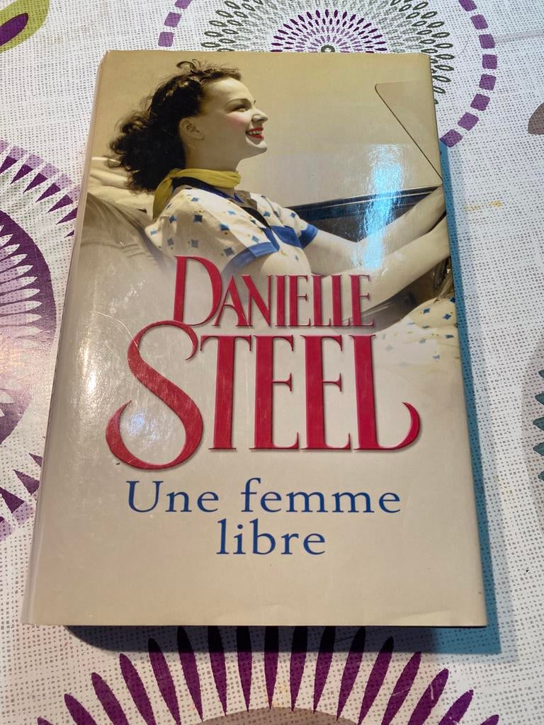 Danielle Steel – Une Femme libre roman, Enlèvement ou Envoi, Utilisé, Danielle Steel, Belgique