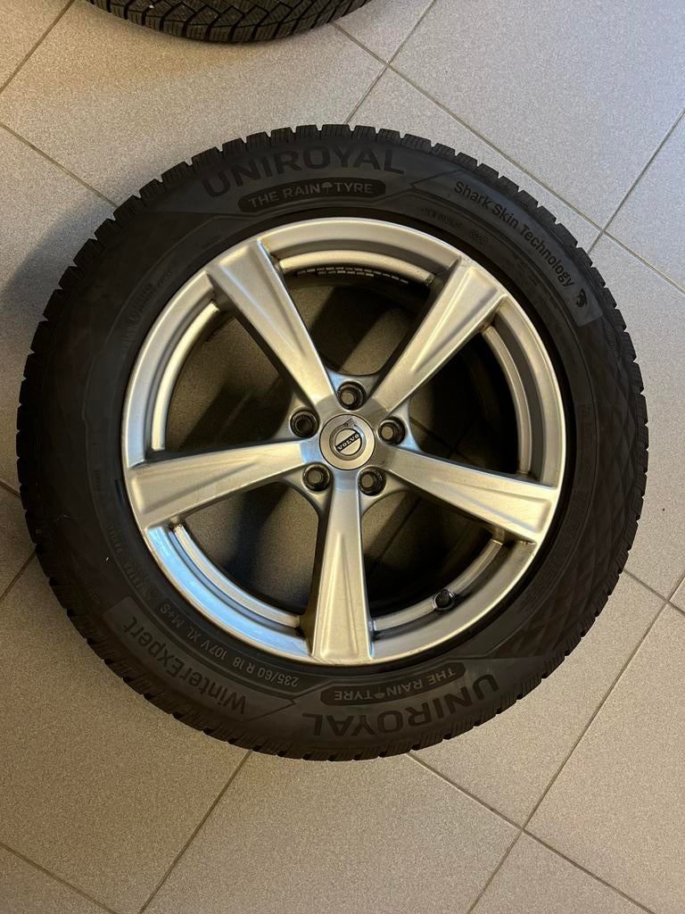 Winterwielen volvo set van 4  maat 235/60 R18, Ophalen, 18 inch, Gebruikt, Banden en Velgen