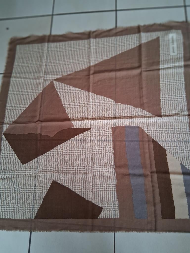 Foulard Pierre Balmain, Enlèvement ou Envoi