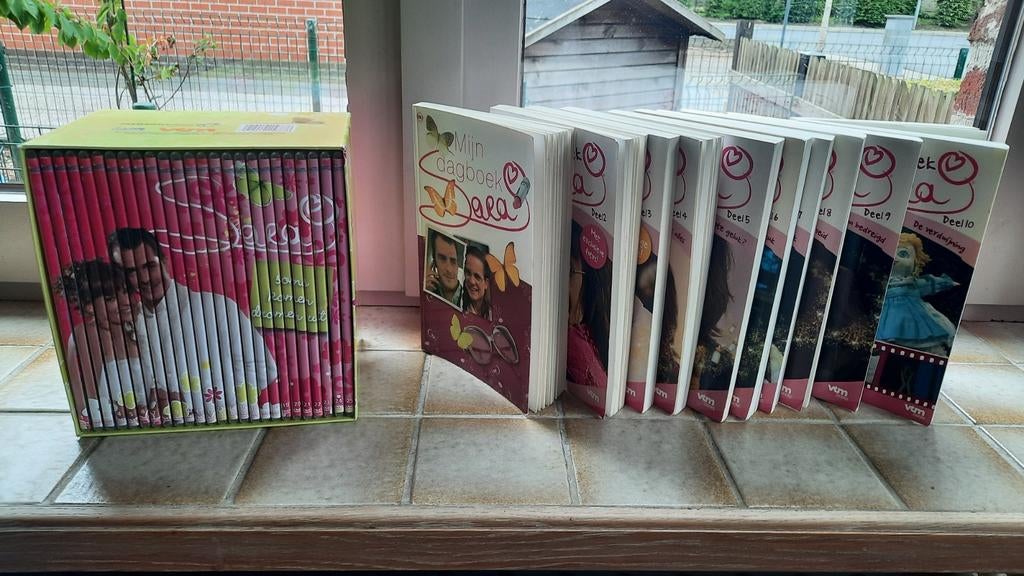 Sara complete dvd box + boeken in perfecte staat., Cd's en Dvd's, Ophalen of Verzenden, Zo goed als nieuw