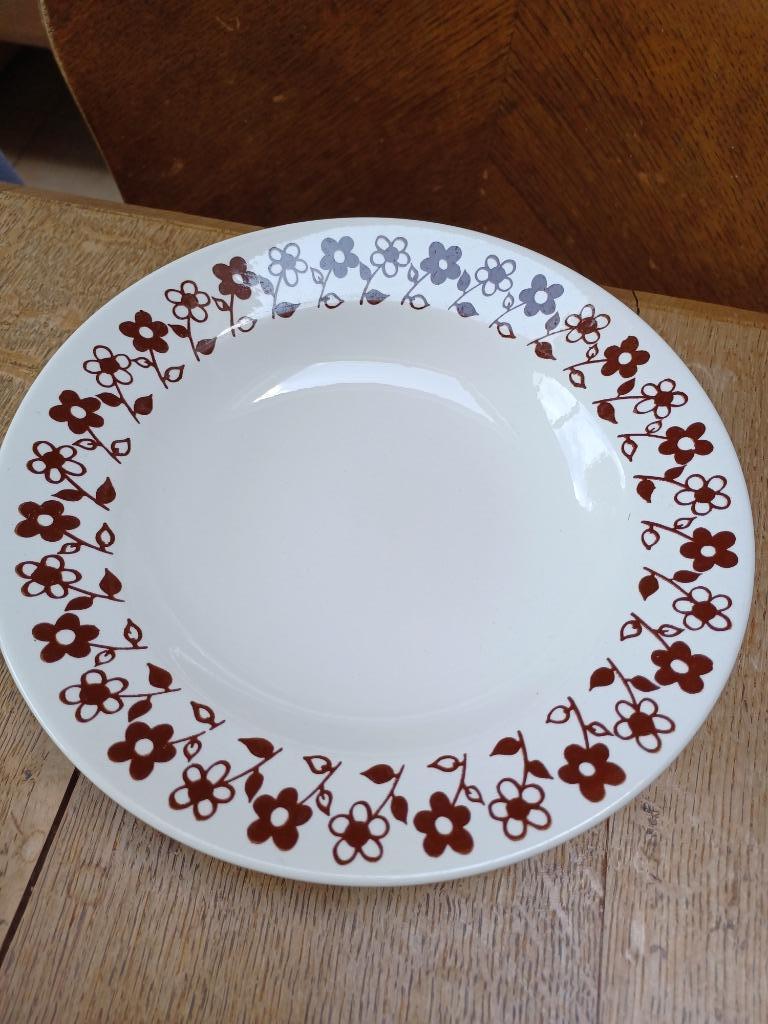 BOCH BRUIN BLOEMMOTIEF DIEPE BORDEN aan 2.50 euro per stuk, Antiek en Kunst, Ophalen of Verzenden
