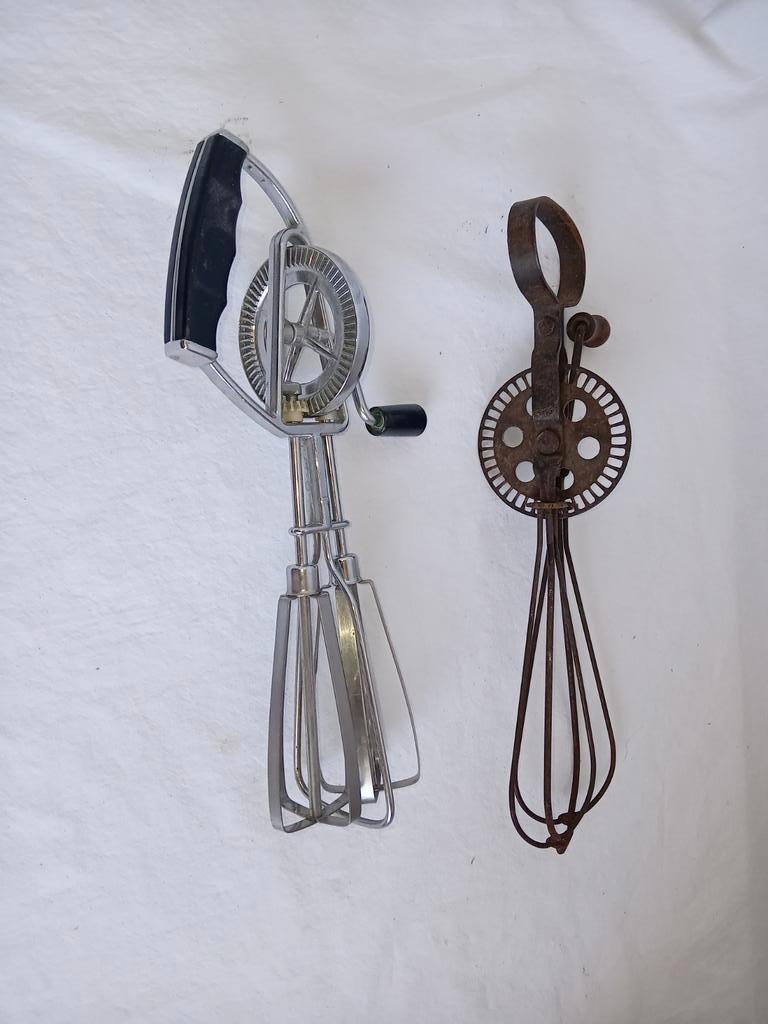 2 Ancien fouet batteur à œuf quarter, Antiquités & Art, Enlèvement ou Envoi