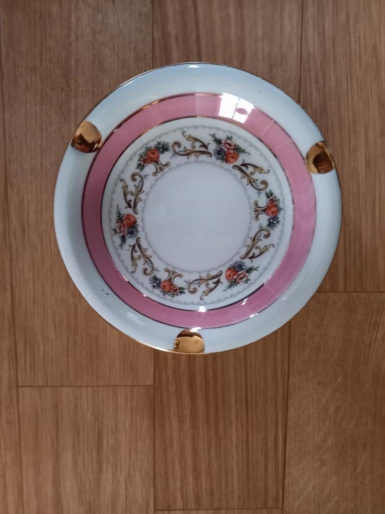 CENDRIER EN PORCELAINE > MAGNIFIQUEMENT DÉCORÉ, Enlèvement ou Envoi